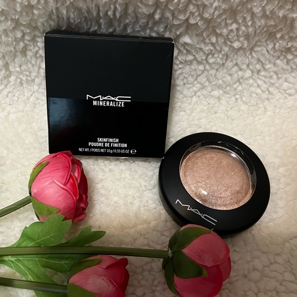MAC Cosmetics Other - MAC MINERALIZE SKINFINISH SOFT & GENTLE HIGHLIGHTER NWT!